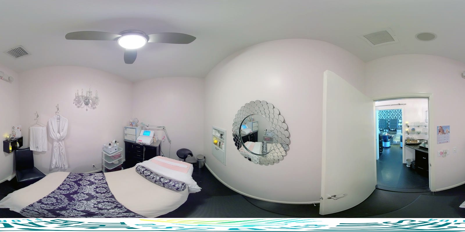 A device treatment room at Bella Reina Spa